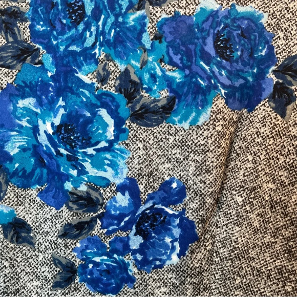 Betsey Johnson Black & White Cap Sleeved Mini Dress w/Blue Florals. Size 8. - Picture 8 of 14